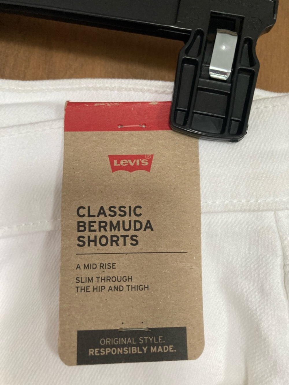 Levi’s white mid rise Bermuda jean short white cuffed Bermuda short 24W - Picture 4 of 17